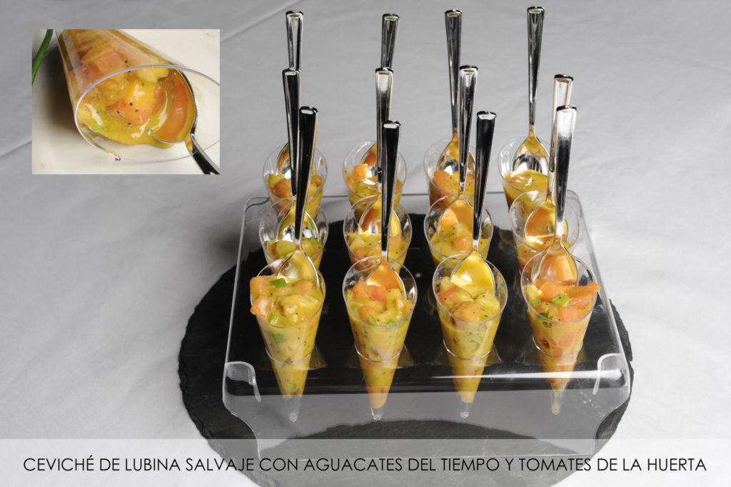 Ceviché de Lubina salvaje con aguacates del tiempo y tomates de la huerta