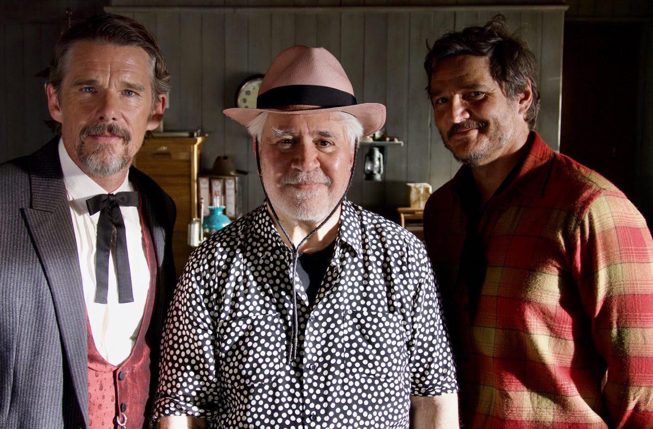 Almodóvar presenta en Cannes 'Extraña forma de vida', un western gay