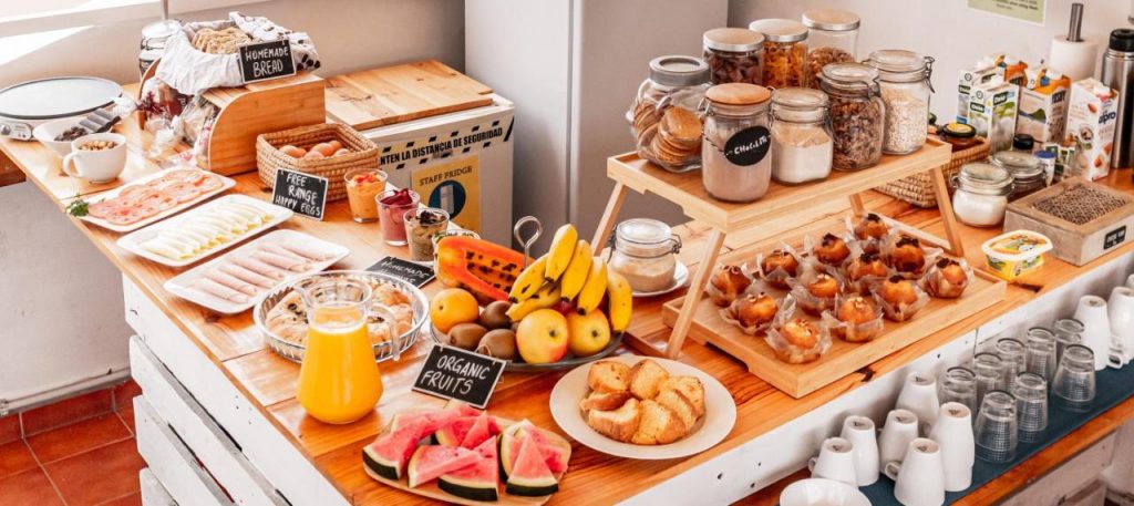 Desayuno continental en Hostal Puerto Nest - Tenerife