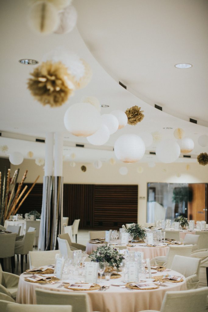 SALON-AUDIOVISUAL-WEDDING-scaled