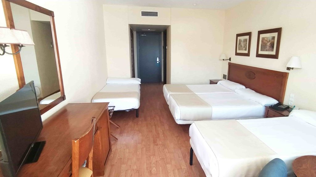 DoubleRoom_2adults-2children_Hotel-BLUESEA_Gran_Cervantes