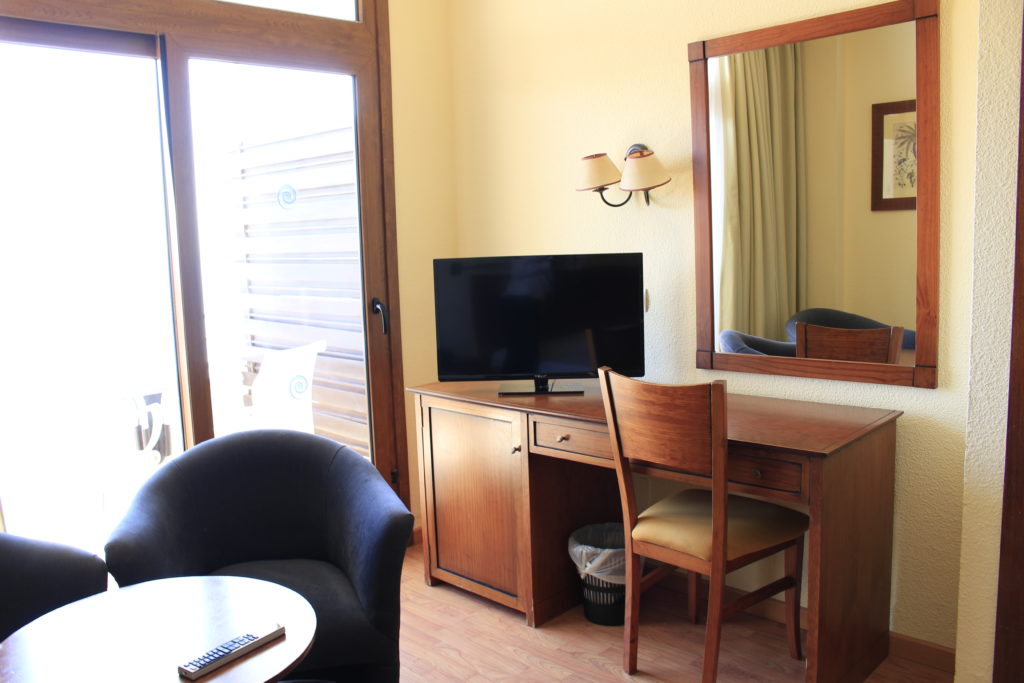 Gran_Cervantes_HABITACIÓN tv