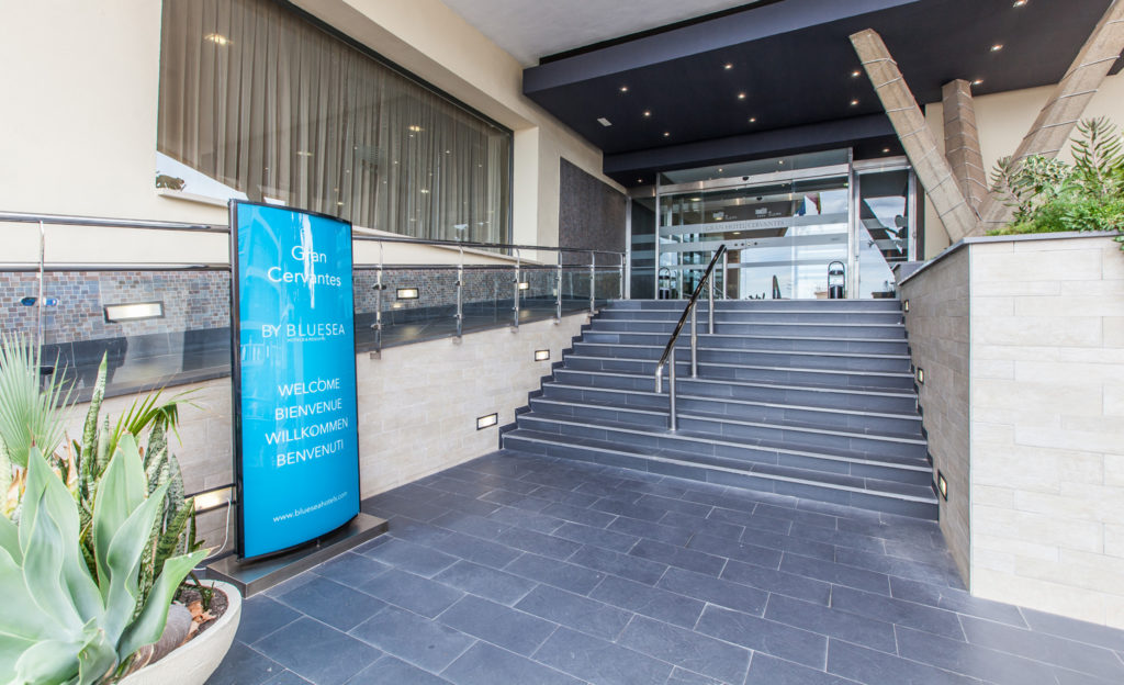 Gran_Cervantes_entrance