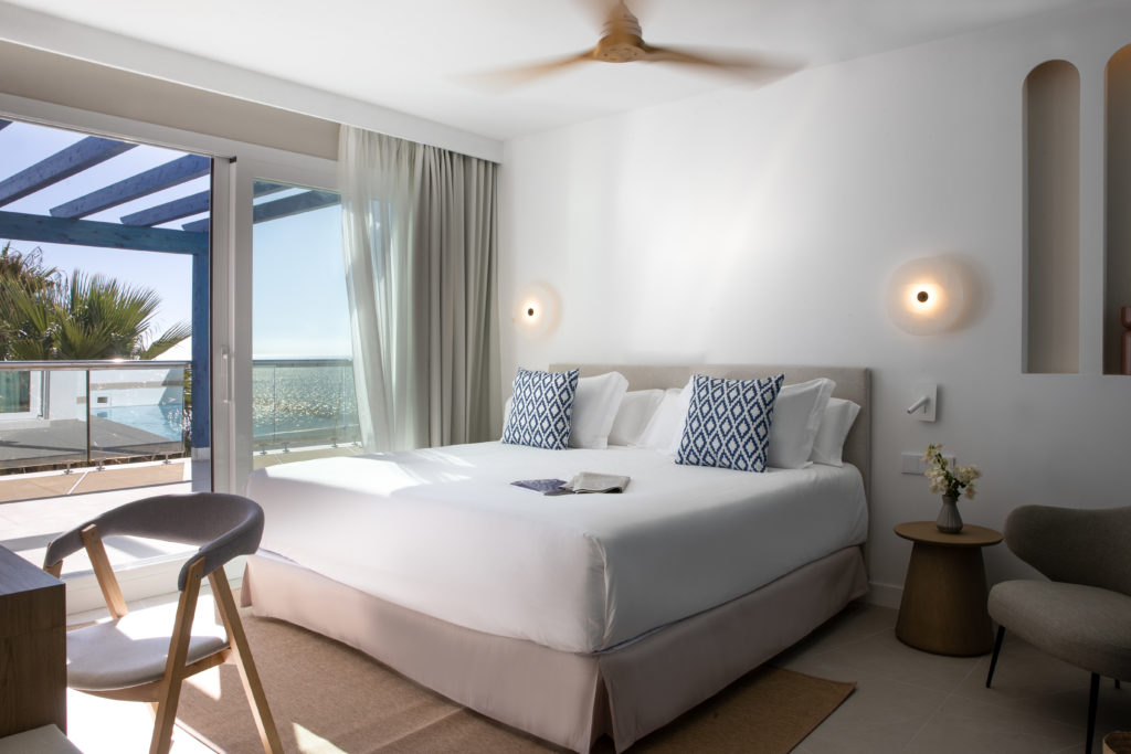 Seascape_Suite_with_Private_Pool_Bedroom-1