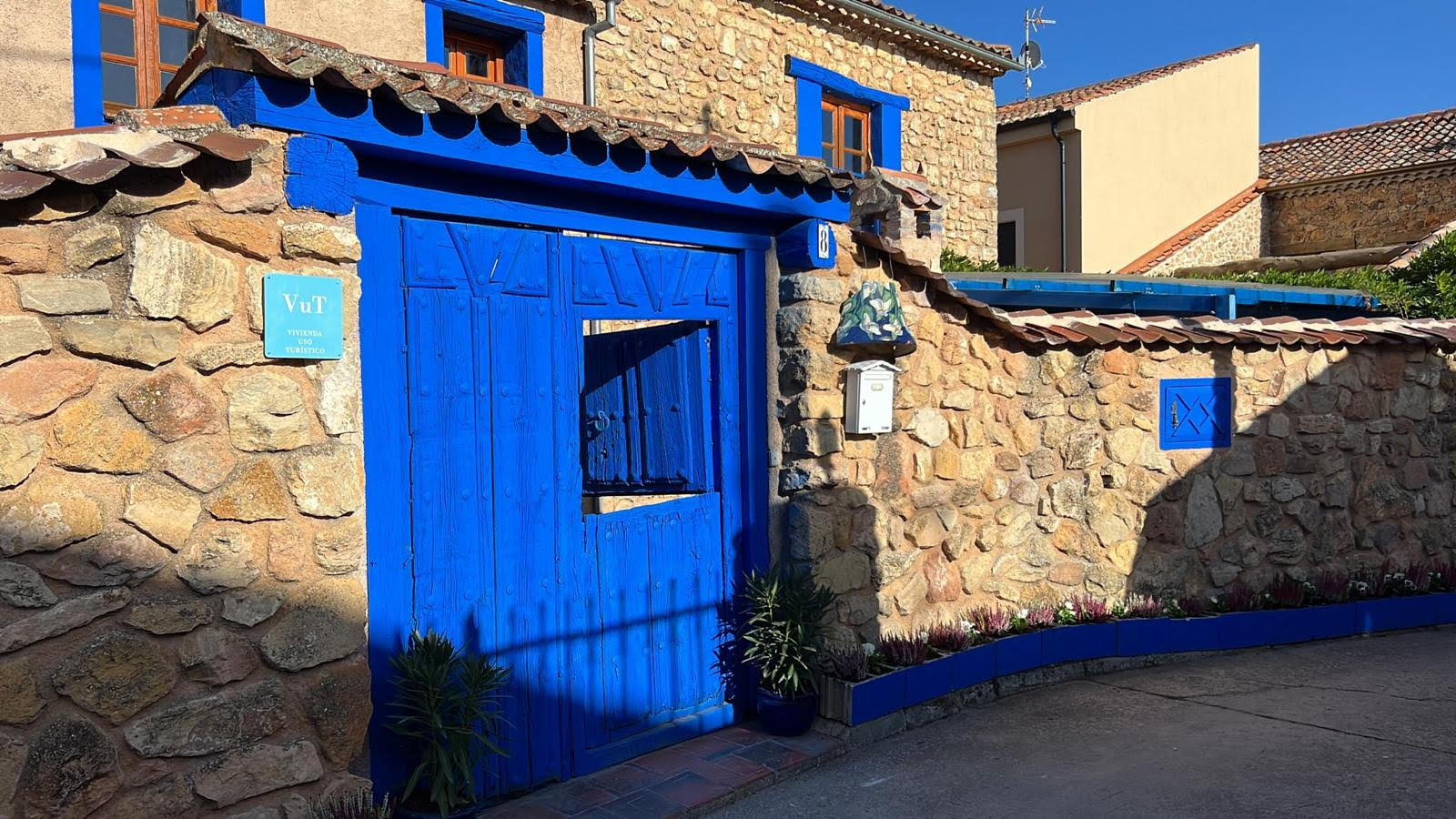 ¡Bienvenidos a La Casa Azul en Brieva, Segovia!