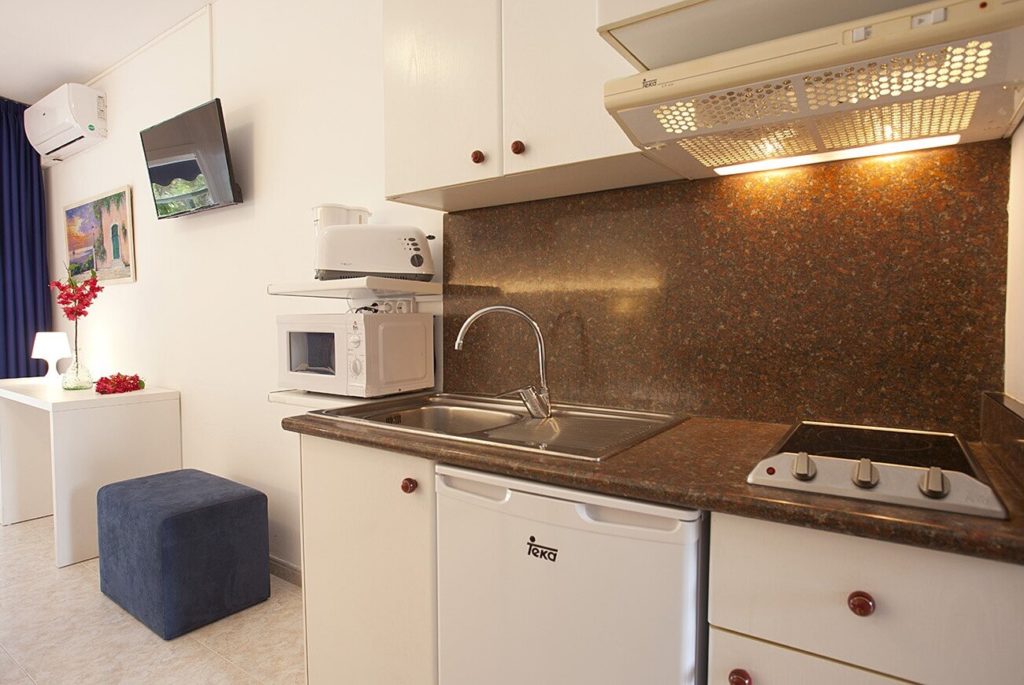 cocina apartamentos-hotel cala murada