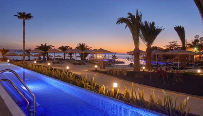 piscina-exterior-terraza-Dreams-Lanzarote-Playa-Dorada