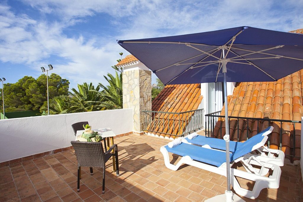 terraza apartamentos-hotel cala murada