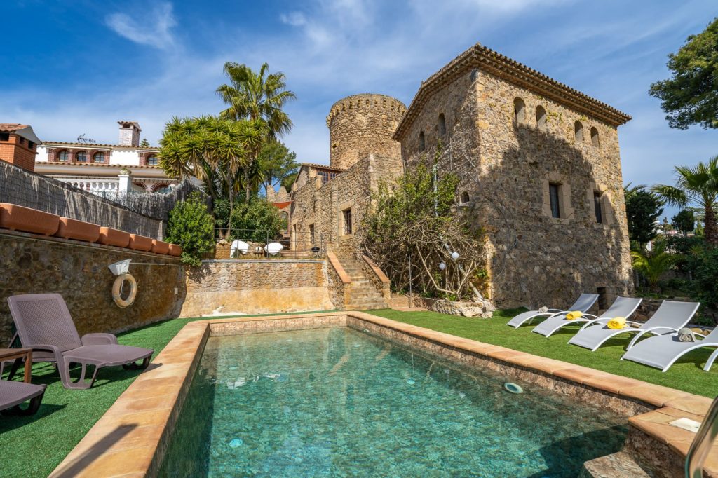 Castillo Can Xirau &#8211; LUX HOUSES EXPERIENCE (1)
