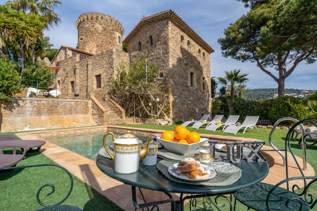 Castillo Can Xirau &#8211; LUX HOUSES EXPERIENCE (2)