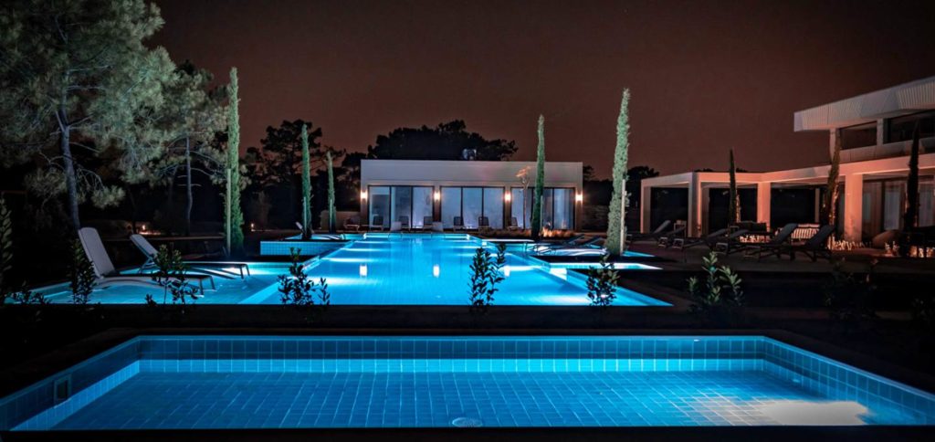 piscina nocturna-pestana troia