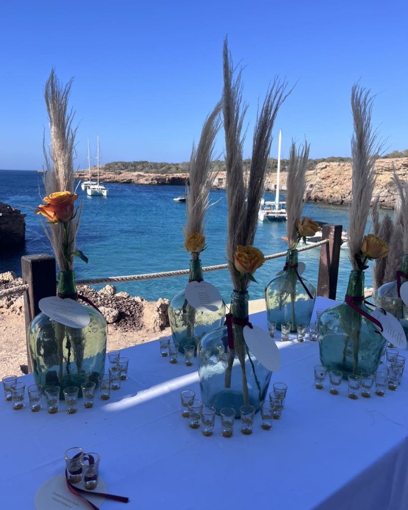 MESA CON VISTAS EN IBIZA, ISLAS BALEARES