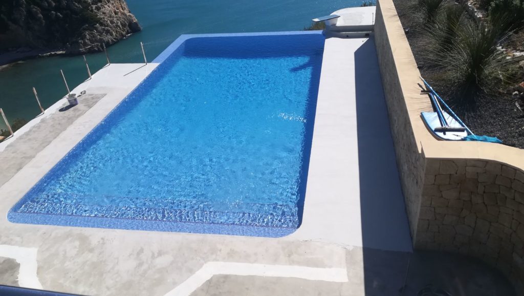 1542280265_piscina-granadella-10