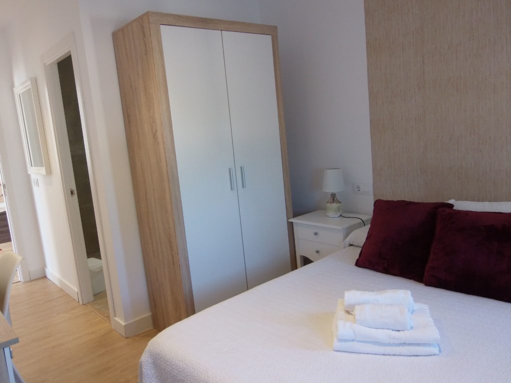 habitación 105 habitación doble, habitación doble adaptada_hostal Restaurante Benalup Golf