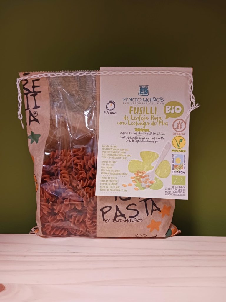 Fusilli de lenteja roja con lechuga de mar